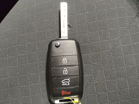 Used 2020 Kia Sorento LX image 32