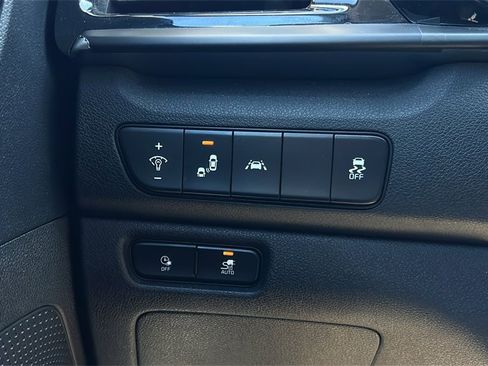 Used 2020 Kia Niro EX w/ Cold Weather Package image 33