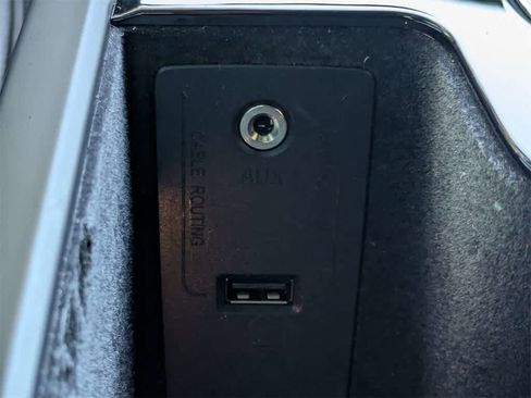 Used 2016 Volvo XC90 T6 Momentum w/ Momentum Plus Package image 31