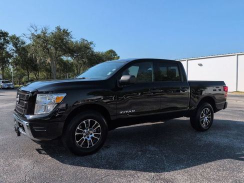 Used 2024 Nissan Titan SV AWD/4WD image 7