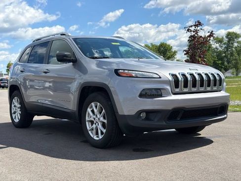 Used 2016 Jeep Cherokee Latitude w/ Comfort/Convenience Group AWD/4WD image 1