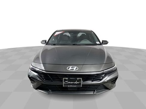 Used 2024 Hyundai Elantra SEL w/ Convenience Package FWD image 3