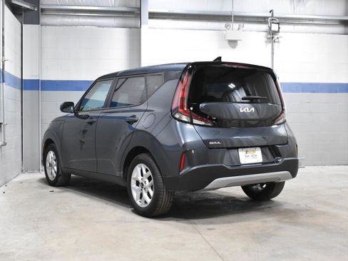 Used 2023 Kia Soul LX w/ LX Technology Package image 24