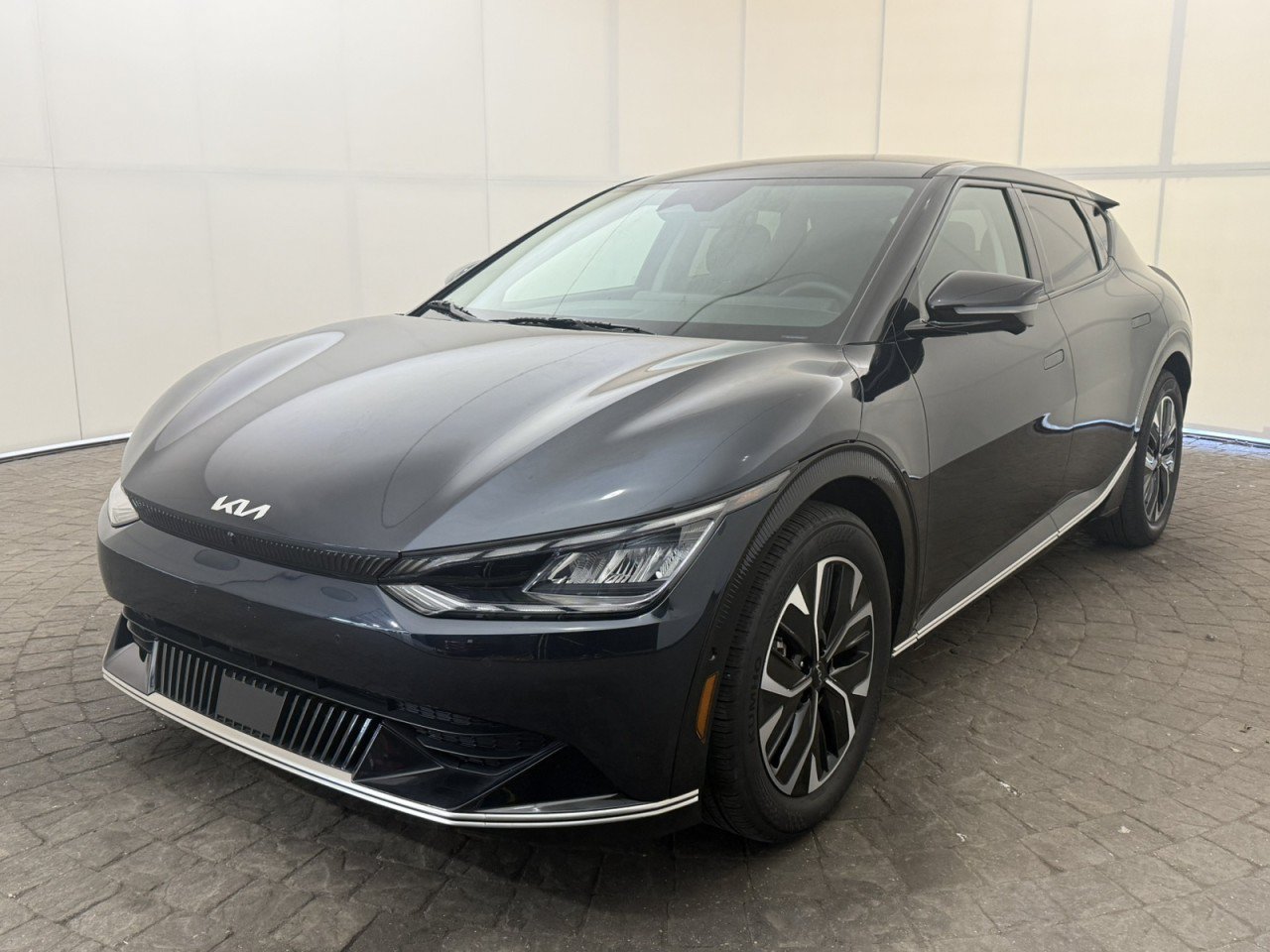 Used 2024 Kia EV6 Wind w/ Wind Technology Package AWD/4WD image 3