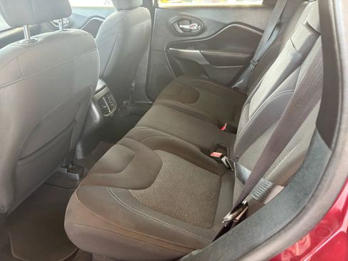 Used 2019 Jeep Cherokee Latitude w/ Popular Appearance Group image 21