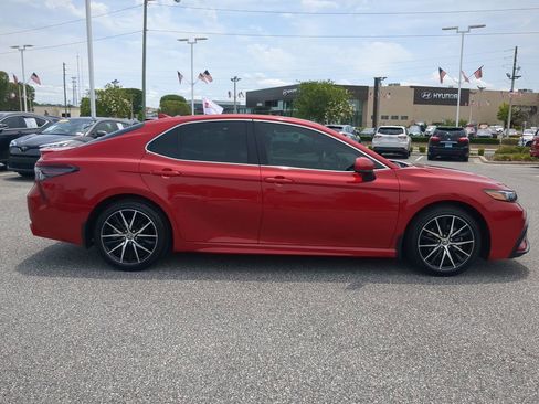 Used 2021 Toyota Camry SE image 12