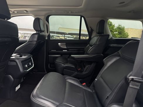 Used 2025 Ford Expedition Platinum AWD/4WD image 27