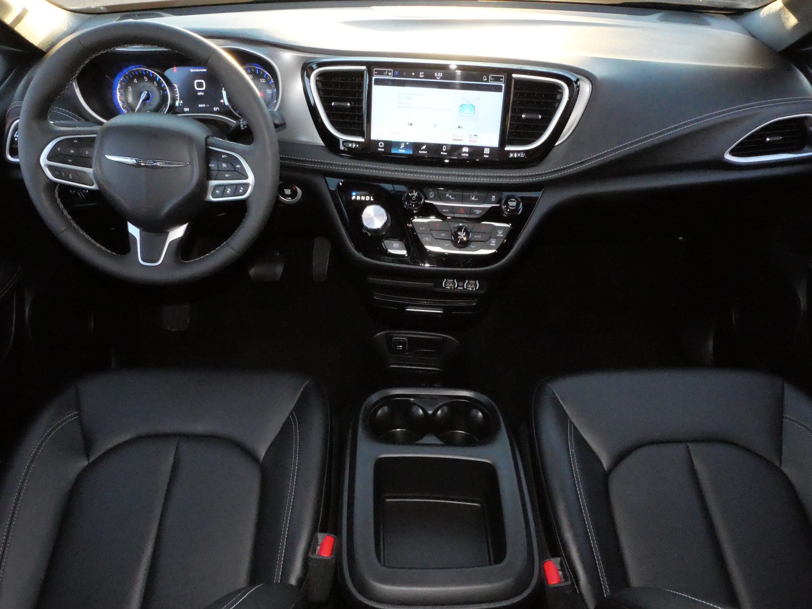 Used 2025 Chrysler Pacifica Select FWD image 12