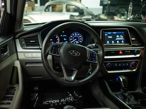 Used 2018 Hyundai Sonata SE FWD image 14