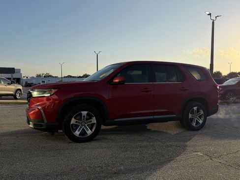 Used 2025 Honda Pilot EX-L image 9