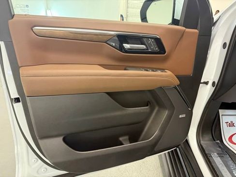 New 2026 Chevrolet Suburban High Country image 14