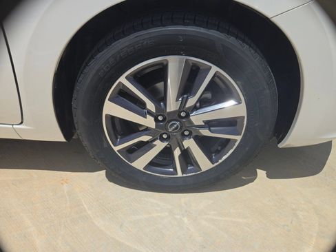 Used 2024 Nissan Versa SV FWD image 26