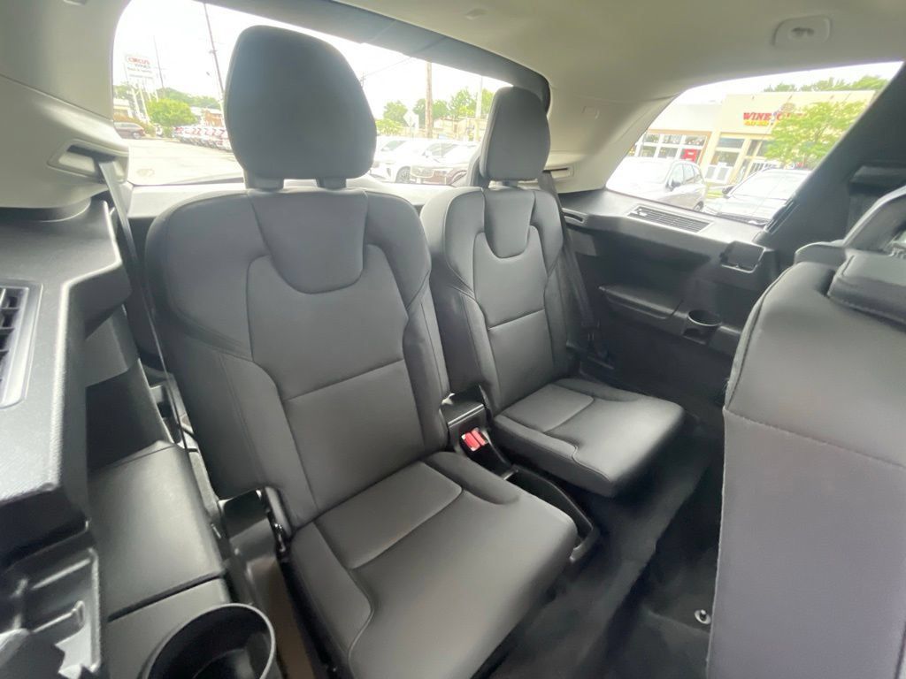 Used 2025 Volvo XC90 B6 Plus AWD/4WD image 16