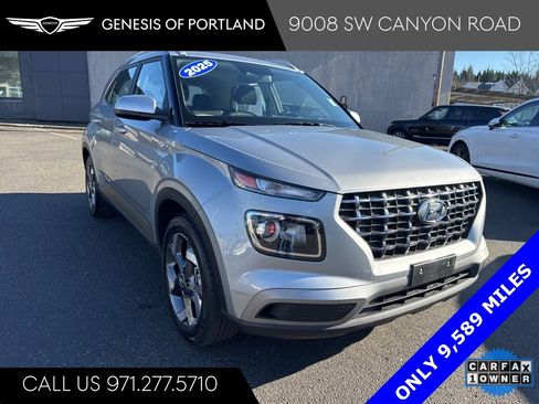 Used 2025 Hyundai Venue SEL image 1