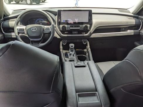 Used 2024 Toyota Grand Highlander FWD image 15