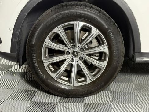 Used 2025 Mercedes-Benz GLC 300 image 12