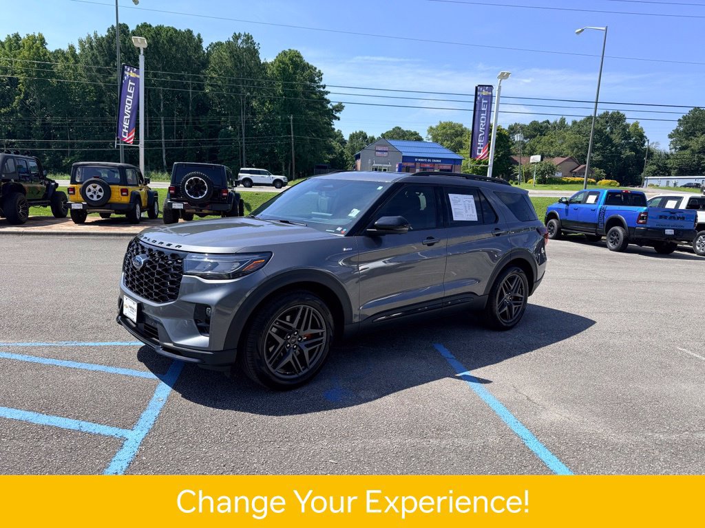 Used 2026 Ford Explorer ST-Line w/ ST-Line Street Pack RWD image 2