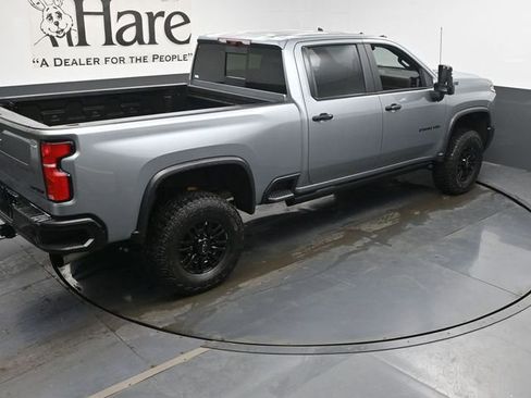 Used 2024 Chevrolet Silverado 2500 ZR2 w/ Technology Package image 39