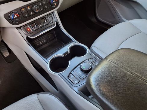 Used 2019 GMC Terrain SLT w/ Preferred Package image 16