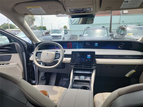 New 2025 Lincoln Nautilus Premier image 25