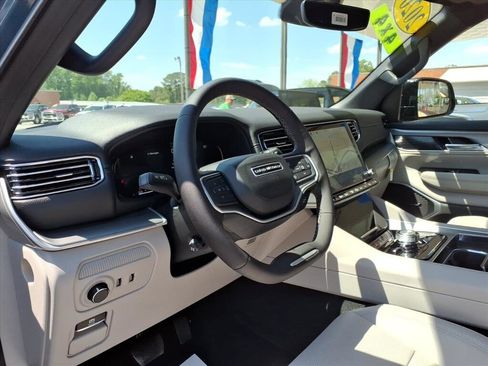 New 2026 Jeep Grand Wagoneer L 4WD w/ Premium Group I image 15