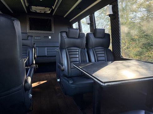 Used 2013 Ford E-450 and Econoline 450 Super Duty w/ Interior Upgrade Pkg image 9