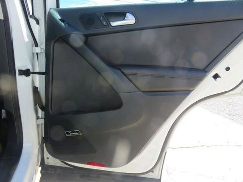 Used 2017 Volkswagen Tiguan SEL image 24