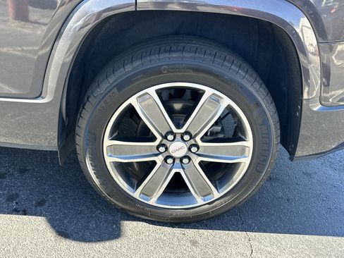 Used 2017 GMC Acadia Denali image 22