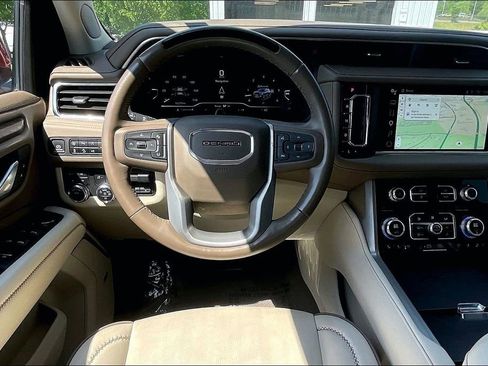 Used 2024 GMC Yukon XL Denali w/ Advanced Technology Package AWD/4WD image 10