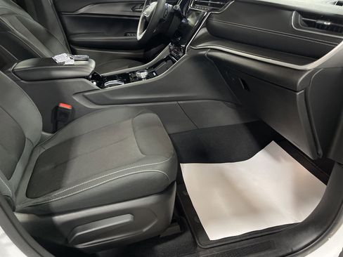 Used 2023 Jeep Grand Cherokee Laredo w/ Luxury Tech Group I image 13