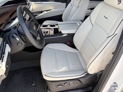 Certified 2025 Cadillac Escalade Sport w/ Touring Package AWD/4WD image 18