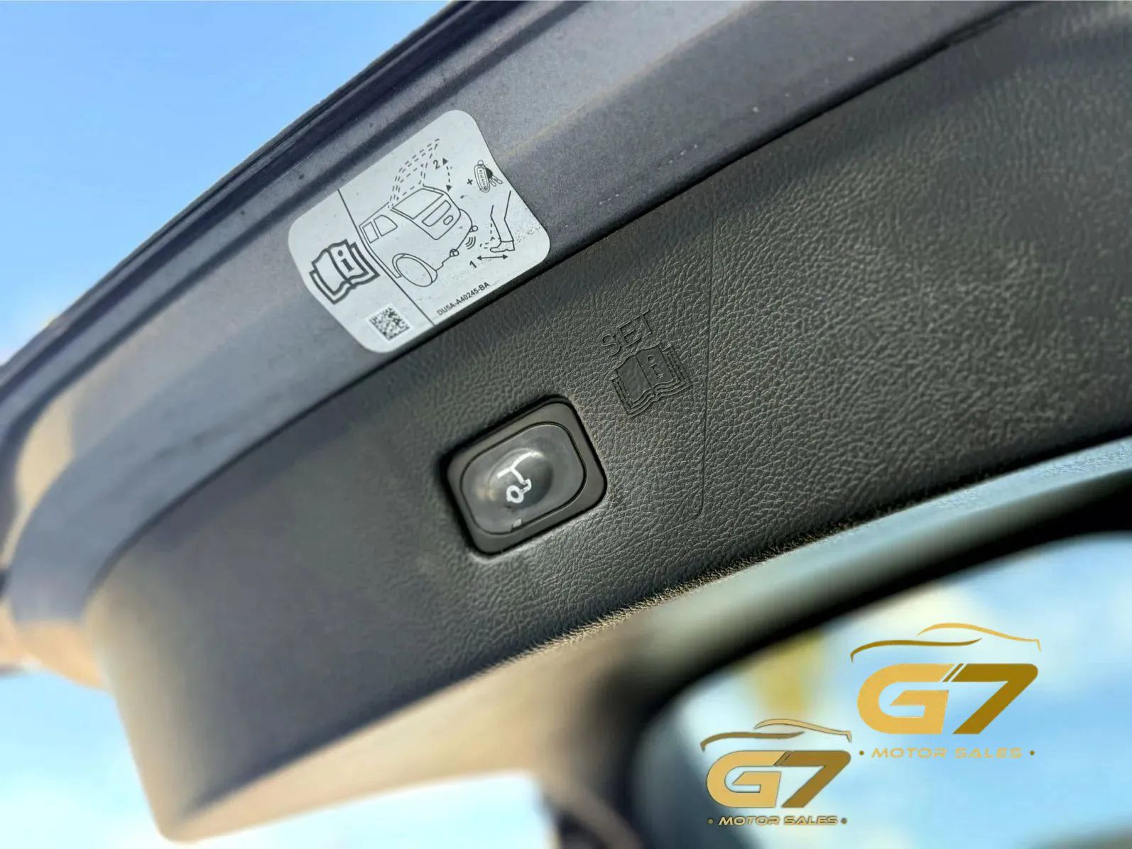 Used 2018 Ford Edge Titanium w/ Equipment Group 301A FWD image 10