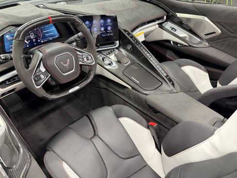 Used 2023 Chevrolet Corvette Z06 RWD image 16