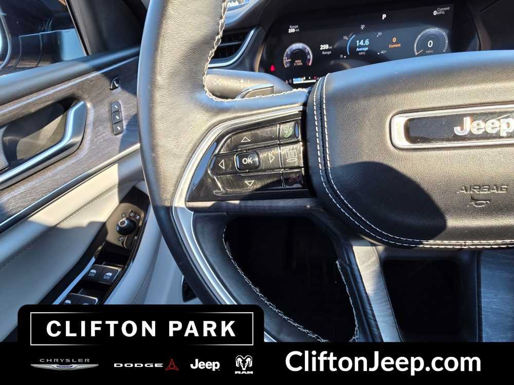 Used 2021 Jeep Grand Cherokee L Overland w/ Luxury Tech Group IV AWD/4WD image 22