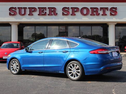 Used 2017 Ford Fusion SE w/ Fusion SE Technology Package FWD image 5