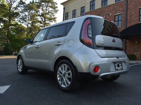 Used 2017 Kia Soul + FWD image 30