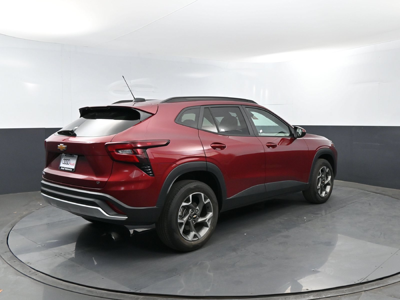 Used 2025 Chevrolet Trax LT FWD image 20