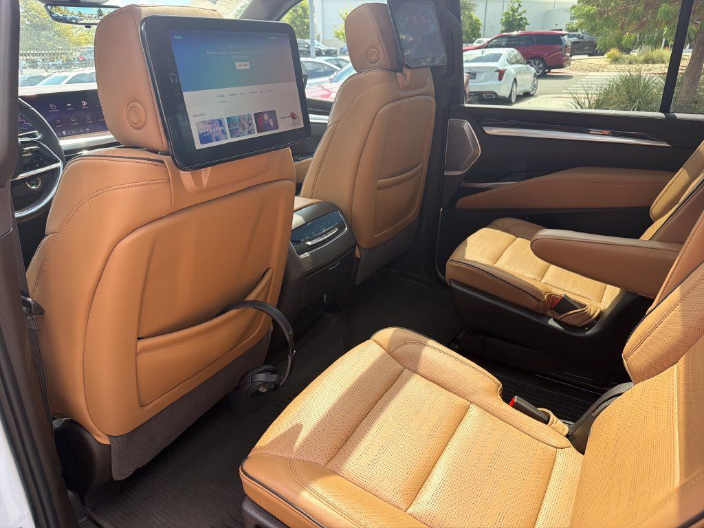 Used 2026 Cadillac Escalade ESV Luxury w/ Touring Package AWD/4WD image 39