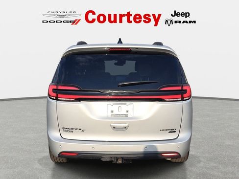 Certified 2024 Chrysler Pacifica Limited w/ S Appearance Package image 3