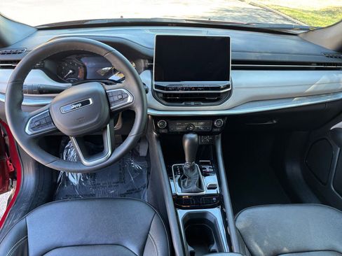 Used 2025 Jeep Compass Limited image 28