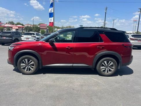 Used 2024 Nissan Pathfinder SL FWD image 4