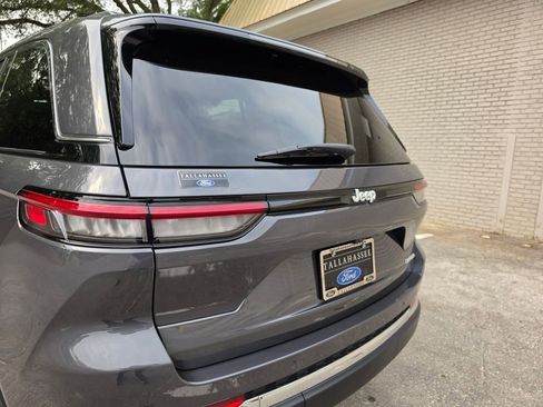 Used 2025 Jeep Grand Cherokee Laredo w/ Luxury Tech Group I RWD image 30