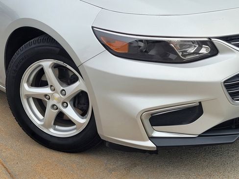 Used 2018 Chevrolet Malibu LS image 9