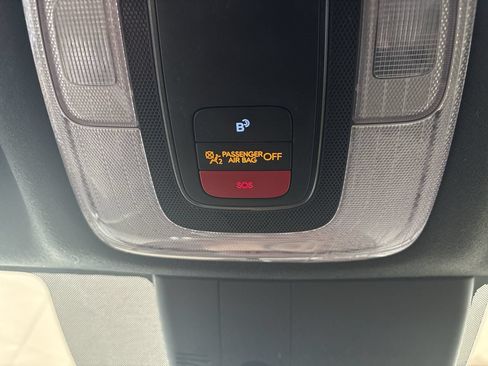 Used 2025 Hyundai Elantra SEL FWD image 16
