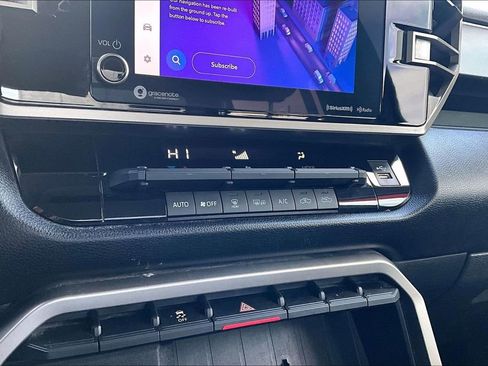 Used 2022 Toyota Tundra SR5 w/ SR5 Convenience Package image 10