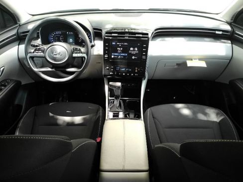 Used 2024 Hyundai Tucson SEL FWD image 2