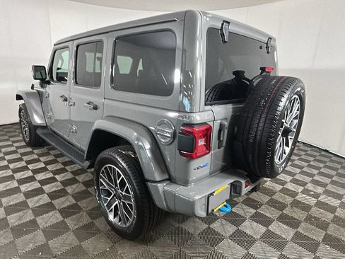 Used 2023 Jeep Wrangler Unlimited Sahara AWD/4WD image 5