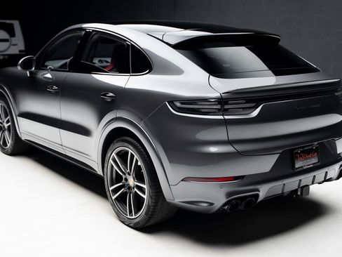 Used 2023 Porsche Cayenne Turbo image 22