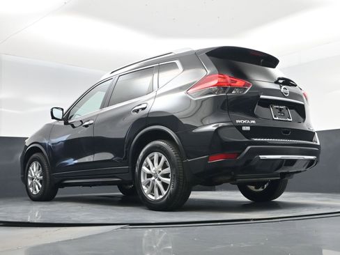 Used 2017 Nissan Rogue SV w/ SV Premium Package image 21