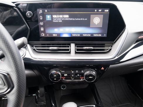 New 2025 Chevrolet Trax RS image 3